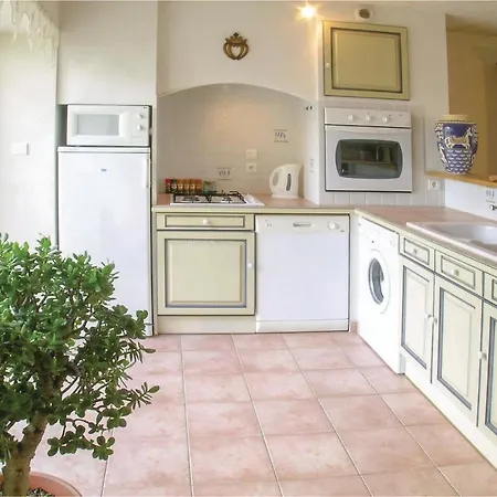 Vakantiehuis 3 Bedroom Cozy In *