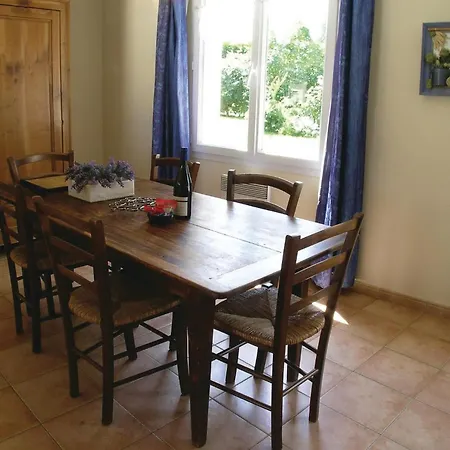 Vakantiehuis 3 Bedroom Cozy In