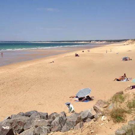 3 Bedroom Cozy In La Jonchere