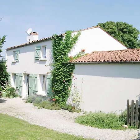 Vakantiehuis 3 Bedroom Cozy In La Jonchere