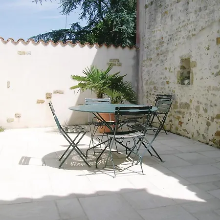 3 Bedroom Cozy In La Jonchere