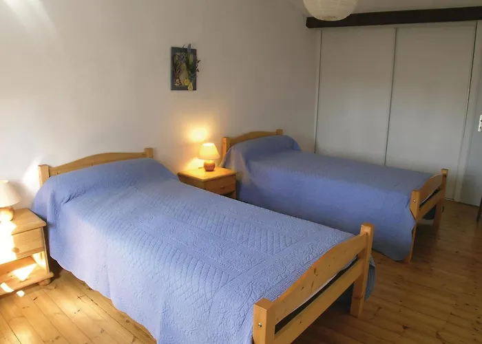 3 Bedroom Cozy In La Jonchere