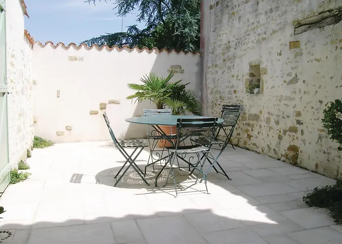 3 Bedroom Cozy In La Jonchere