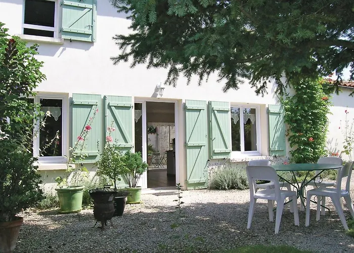 3 Bedroom Cozy In La Jonchere